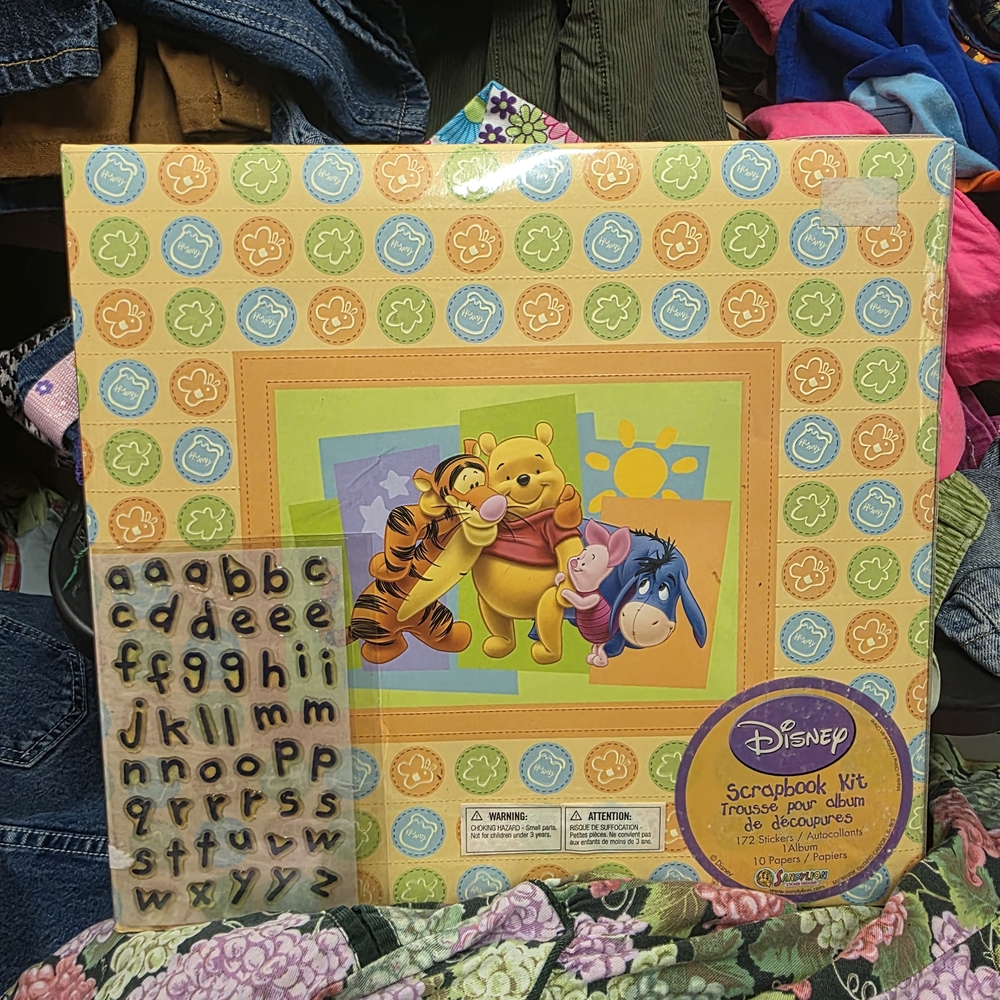 Disney Winnie the Pooh Scrapbook Kit - Multicolor